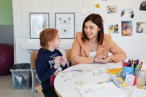 Séance individuelle de soutien, assurée par Déborah Michel, éducatrice scolaire.