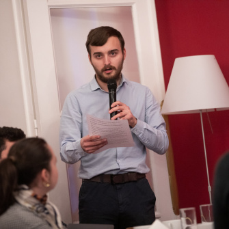 Steven témoigne à l'assemblée nationale